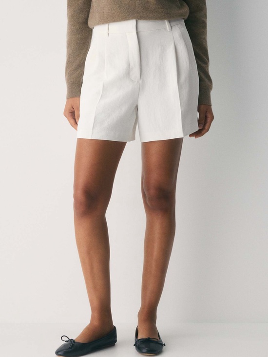 Aritzia Pants - NWT💕 Aritzia Wilfred The Effortless Short 5” - Light Birch SZ 8